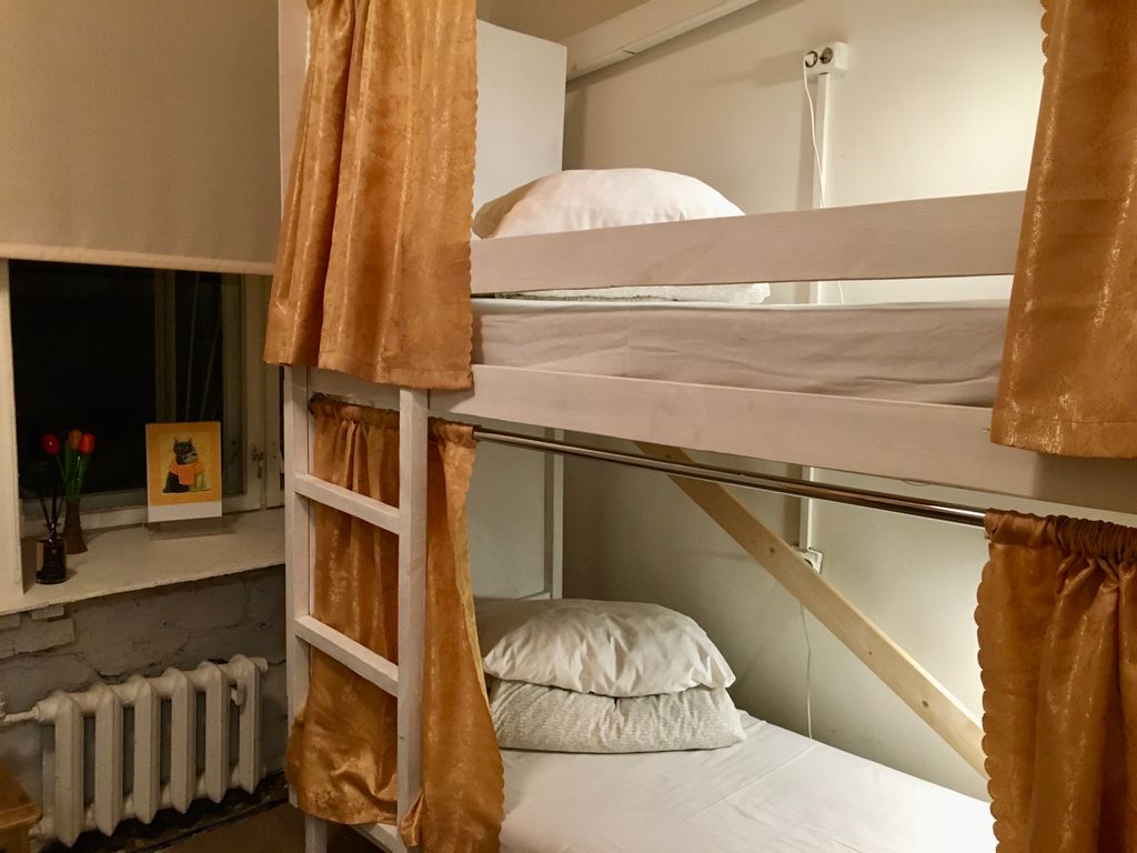 Пастернак — Многоместный смешанный номер эконом (душ/туалет общий)