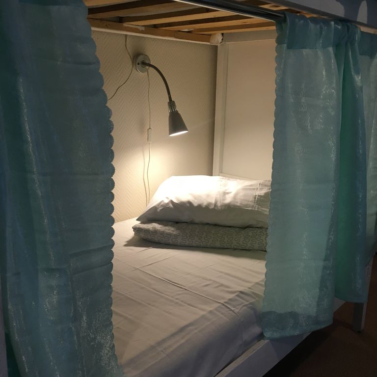 Пастернак — Многоместный смешанный номер эконом (душ/туалет общий)