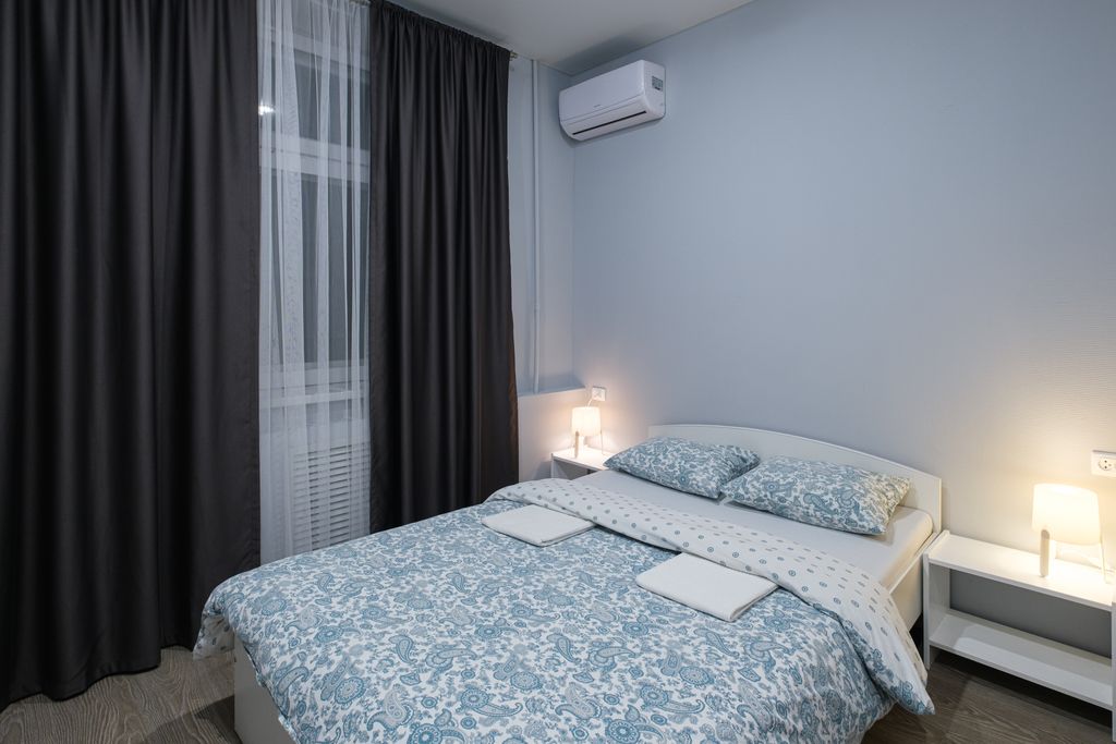 Редиска на Лесгафта — Двухместный номер с 1 кроватью с балконом (душ/туалет общий)