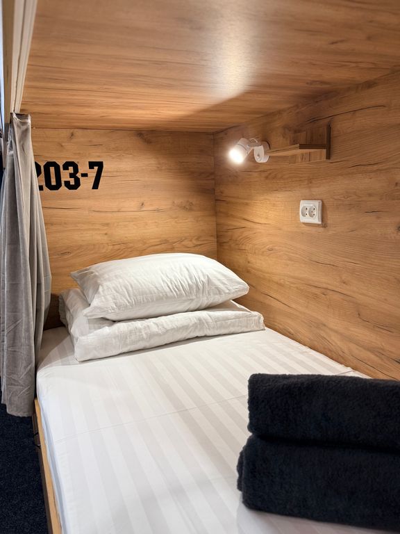 Редиска на Лесгафта — Многоместный мужской номер эконом (душ/туалет общий)