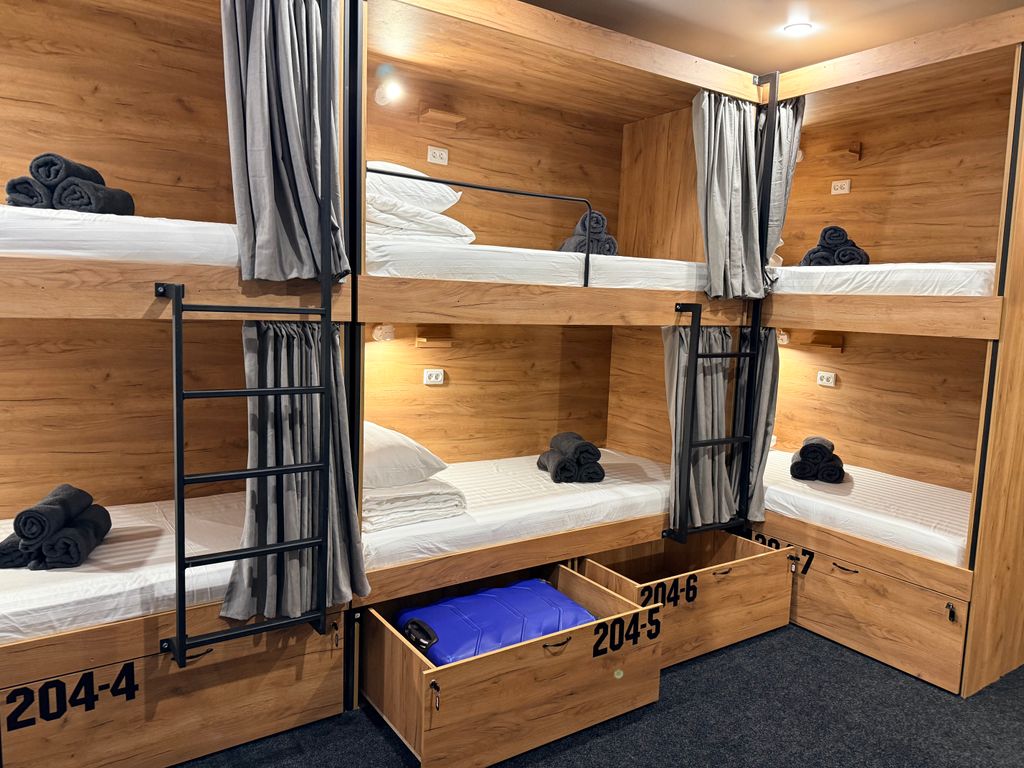 Редиска на Лесгафта — Многоместный женский номер эконом (душ/туалет общий)