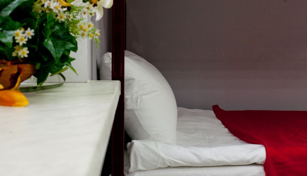 Берег — Многоместный смешанный номер Кровать в мужском десятиместном номере #2