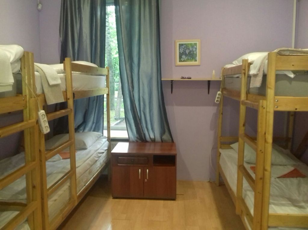 Академ — Многоместный мужской номер эконом (душ/туалет общий)