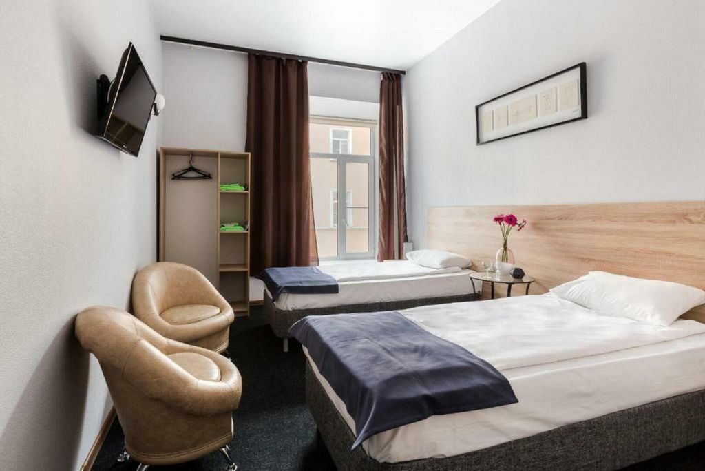 Номера на Гончарной — Двухместный номер с 2 отдельными кроватями стандартный с 2 кроватями и собственной ванной