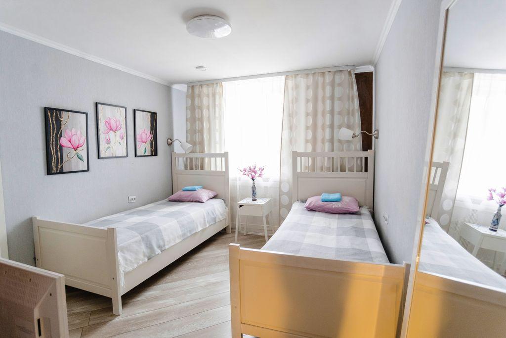 Smile Hostel — Двухместный номер с 2 отдельными кроватями