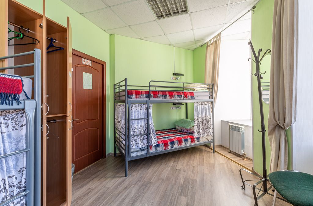 Бугров — Четырёхместный номер для мужчин