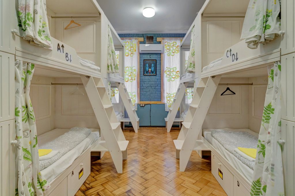 Гуд Муд — Многоместный смешанный номер эконом (душ/туалет общий)