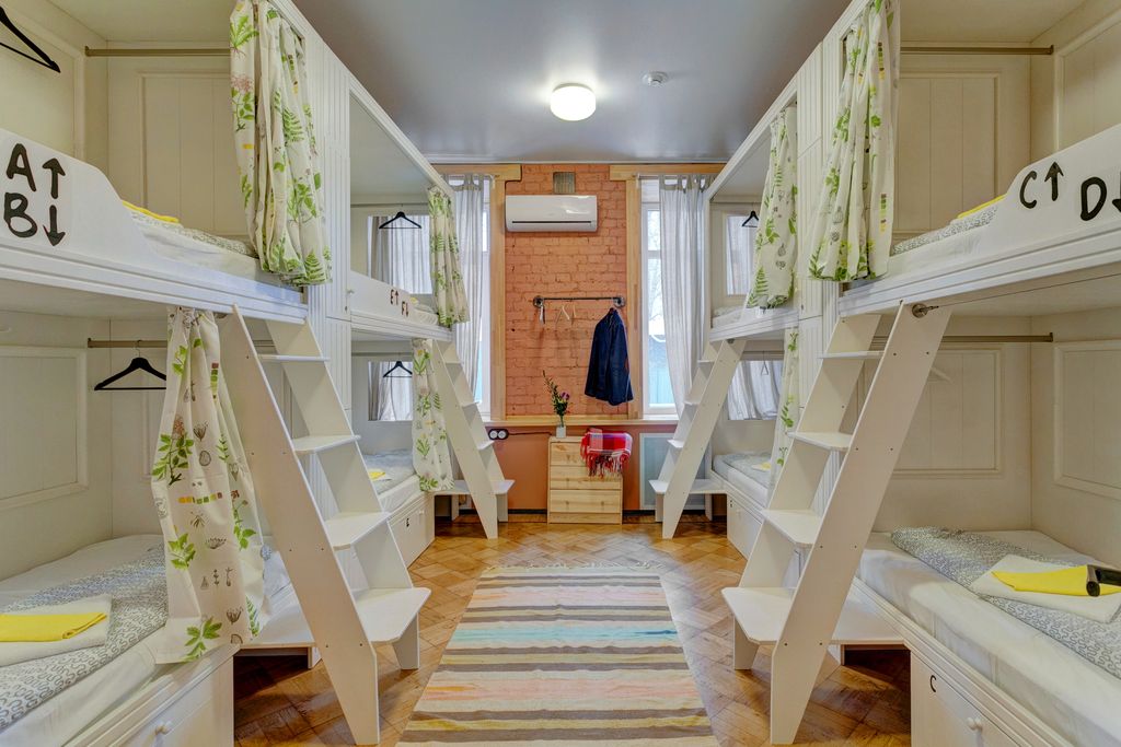 Гуд Муд — Многоместный смешанный номер эконом (душ/туалет общий)