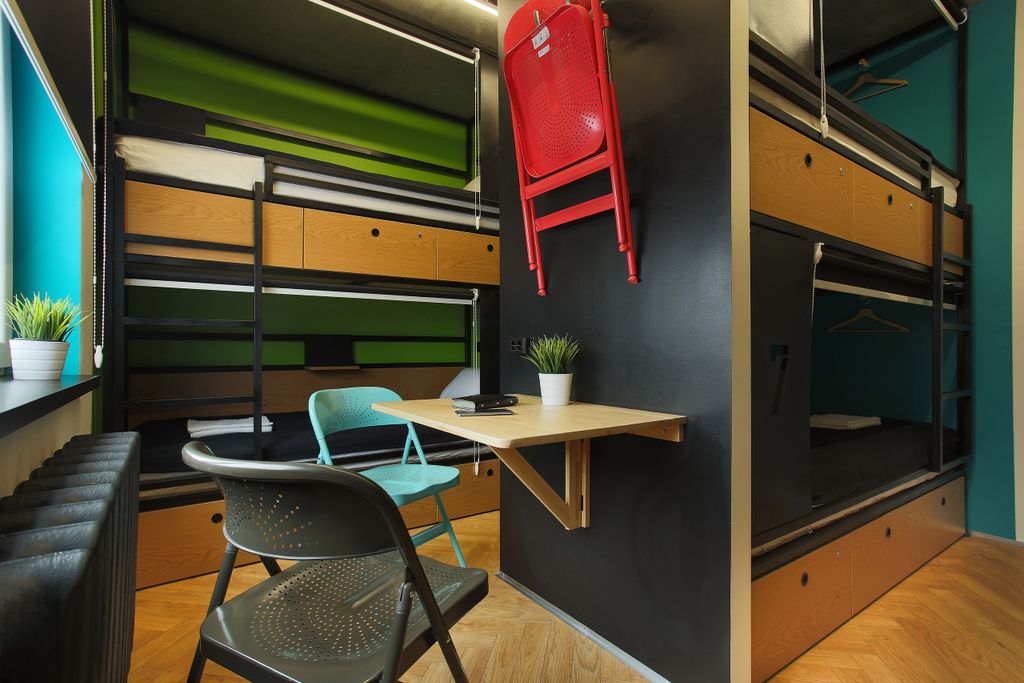 Suffix — Многоместный смешанный номер для мужчин и женщин