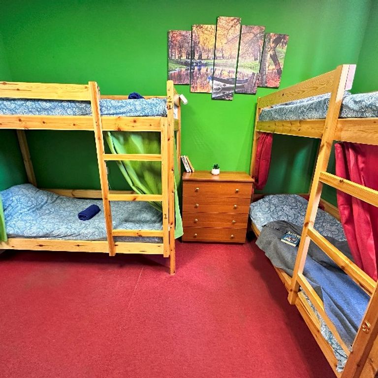 В Питере жить — Многоместный мужской номер эконом (душ/туалет общий)