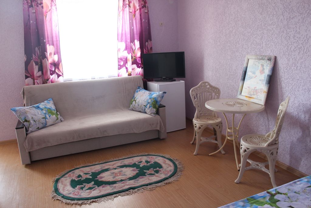 Волна — Четырёхместный номер улучшенный с видом на город