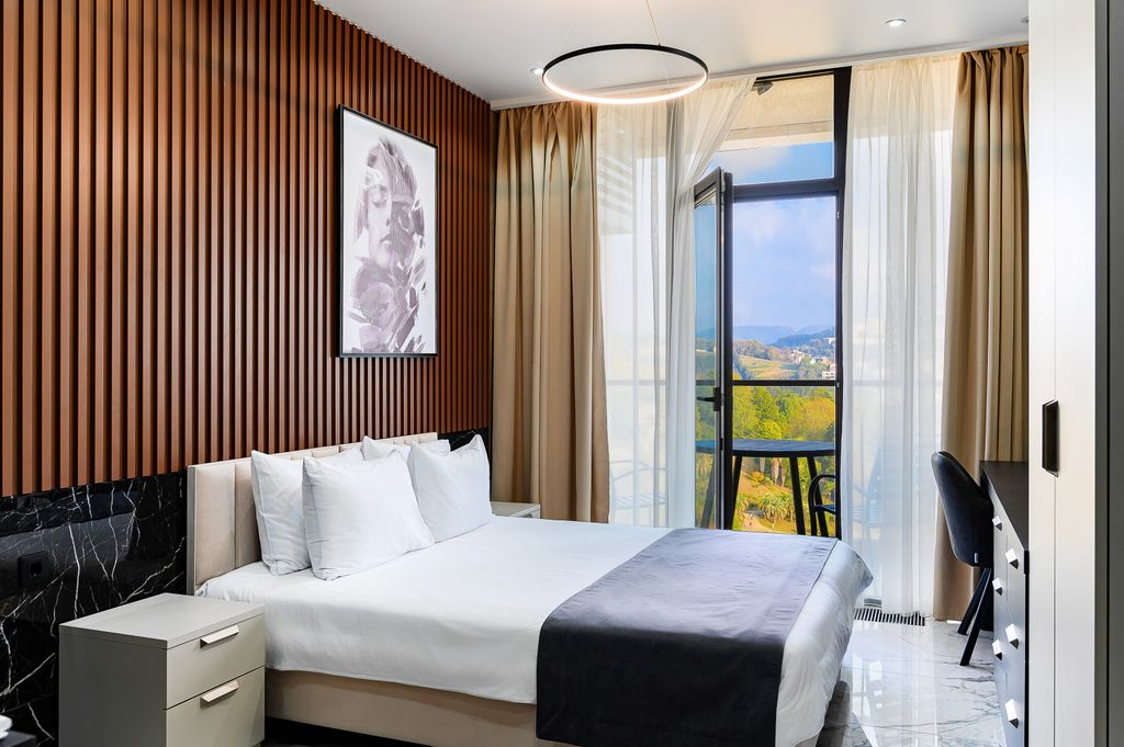 Метрополь — Апартаменты стандарт с балконом