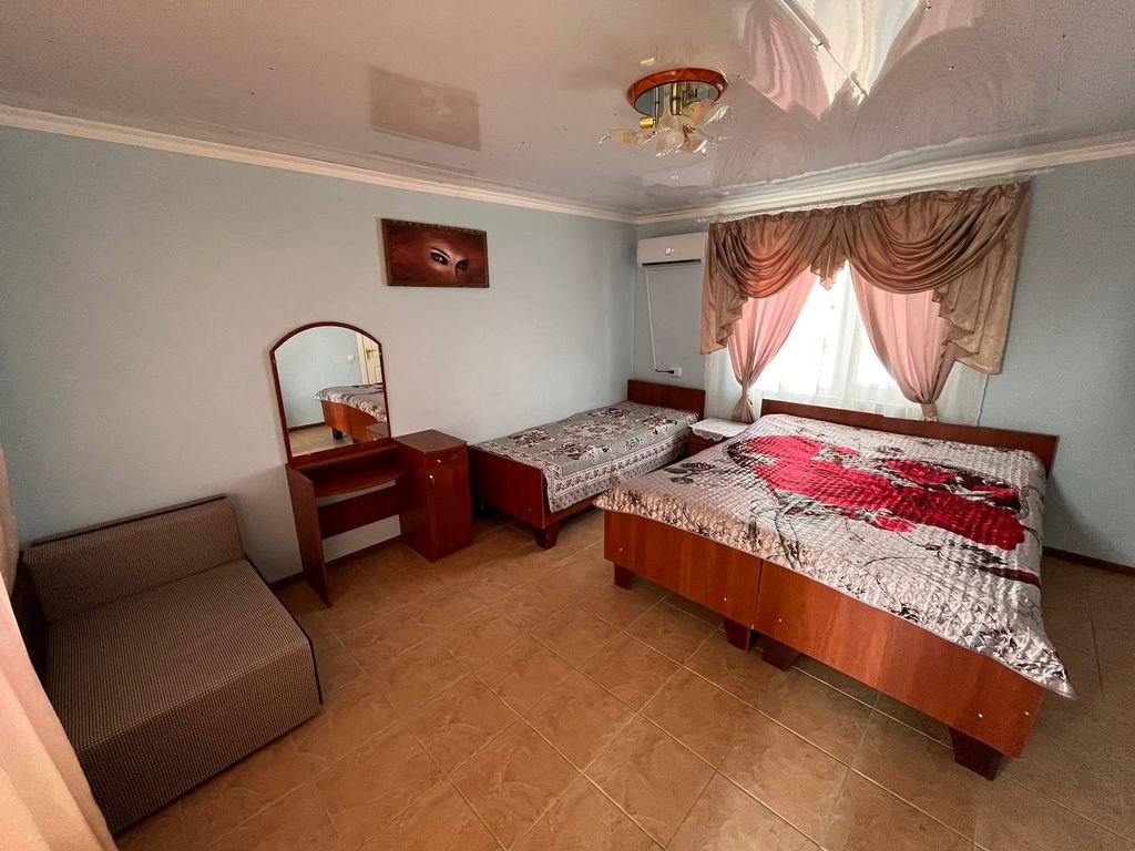 У Аллы — Трёхместный номер стандарт с видом на море