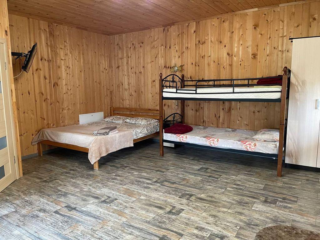 Островок — Семейный номер студия с одной 2х ярусной кроватью и одной 2х спальной