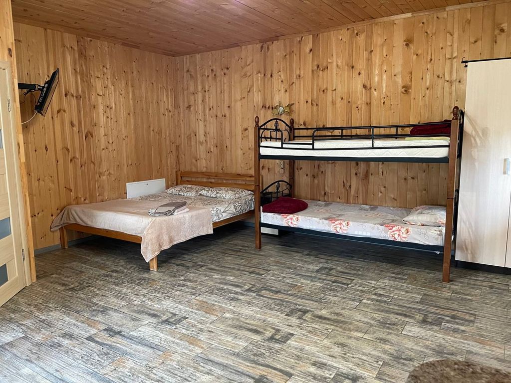 Островок — Семейный номер студия с одной 2х ярусной кроватью и одной 2х спальной