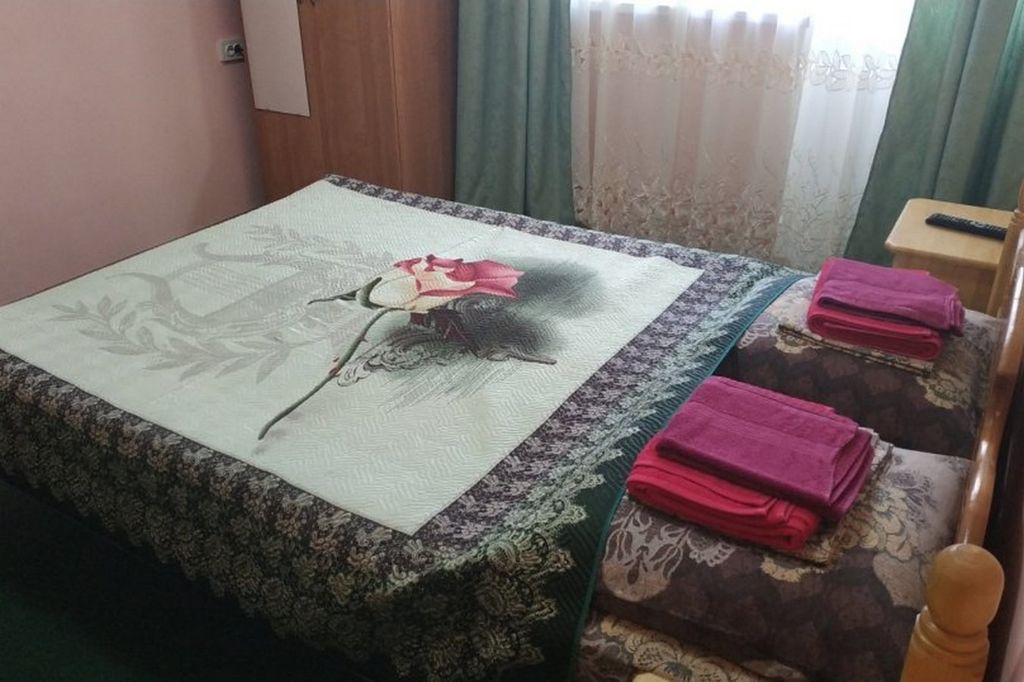 "КатеринаПлюс" — Четырёхместный номер двухкомнатный эконом с видом на море