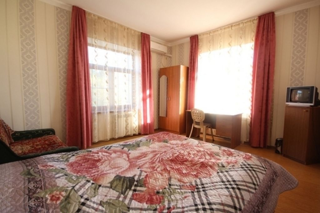 "КатеринаПлюс" — Трёхместный номер эконом с видом на море