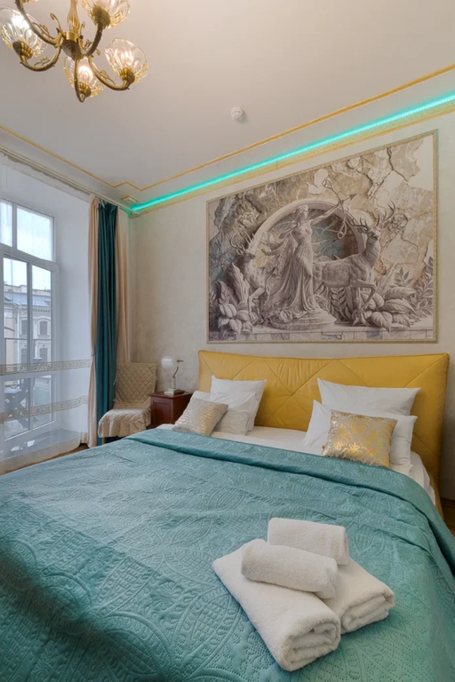 Невский 98 — Семейный номер люкс с балконом и видом на город