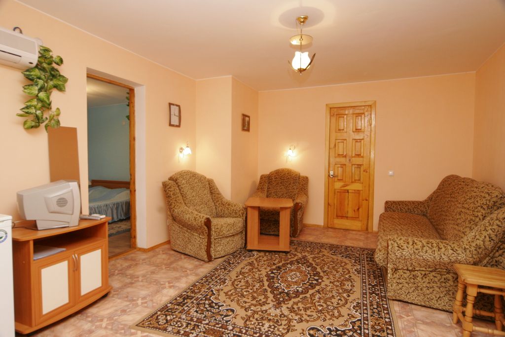 Зори Гурзуфа — Трёхместный номер стандарт с видом на горы