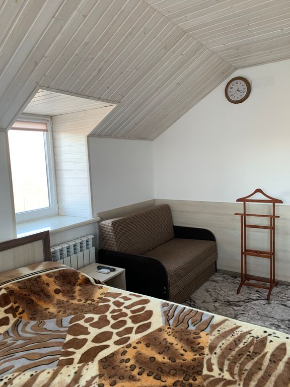 "На Шмидта" — Трёхместный номер эконом с видом на море