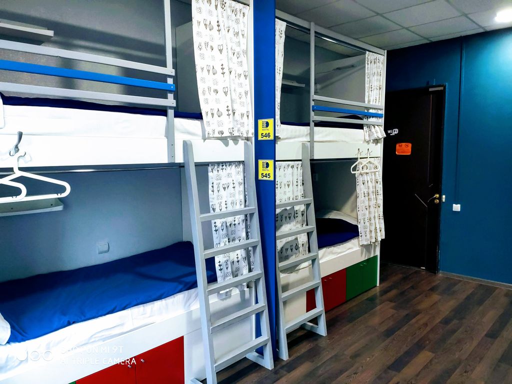 ID — Многоместный мужской номер эконом (душ/туалет общий)