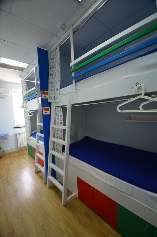 ID — Многоместный мужской номер эконом (душ/туалет общий)