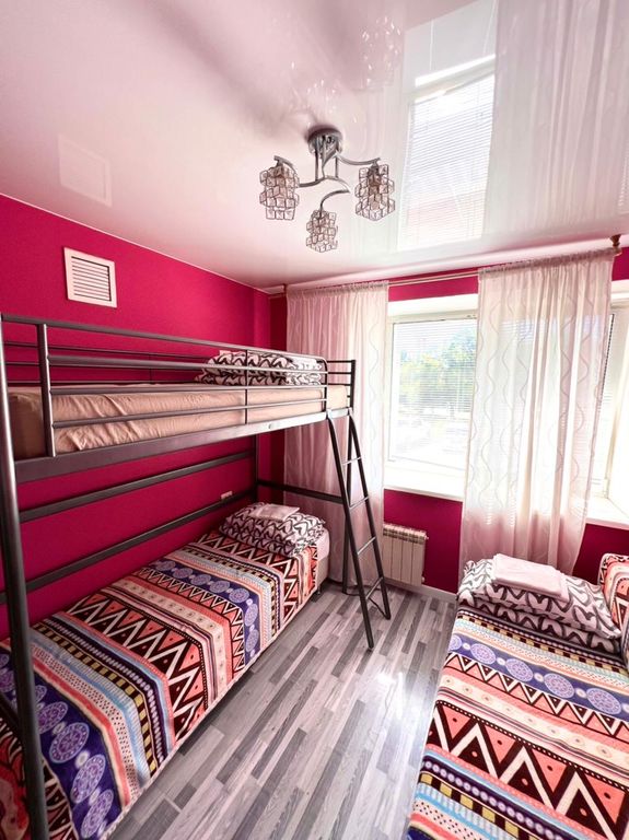 Какаду — Многоместный смешанный номер эконом (душ/туалет общий)