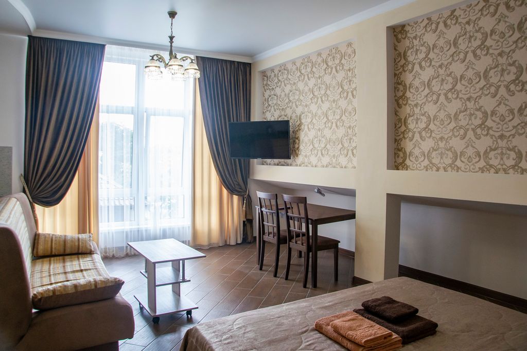 На Круче — Четырёхместный номер полулюкс с кухней на 2 этаже - Старый замок