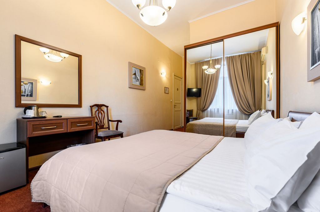 Соло Прима — Двухместный номер с 1 кроватью улучшенный с видом на город