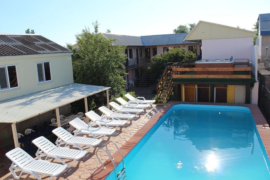 У Юджина — Четырёхместный номер однокомнатный