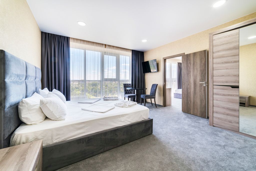 Grand Sapphire — Четырёхместный номер люкс с видом на город