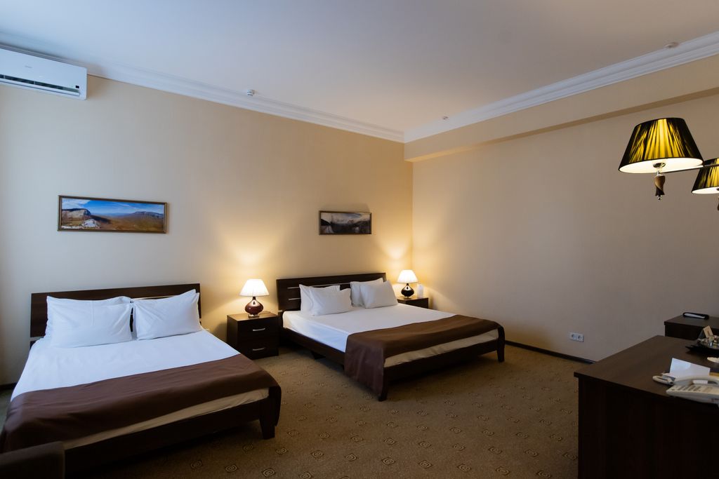 Севастополь — Четырёхместный номер улучшенный