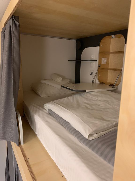 Кино Хостел на Пушкинской — Многоместный мужской номер на верхнем ярусе в 4местном номере