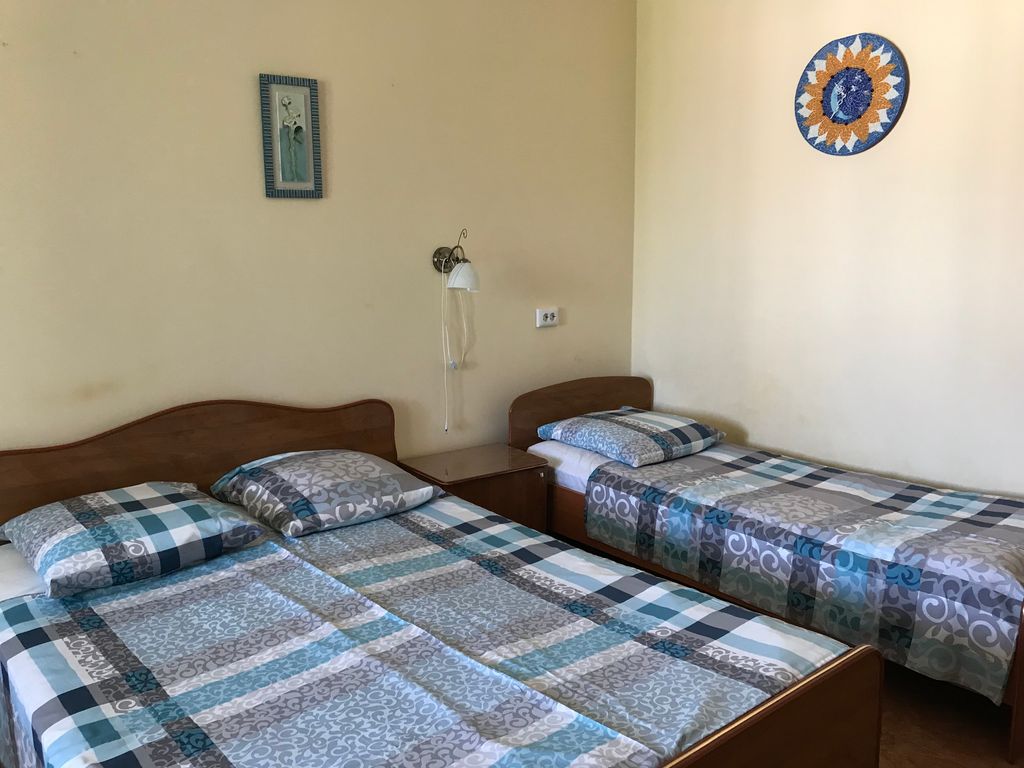 Арина — Четырёхместный номер Полулюкс + доп. место на 2-ом этаже №9