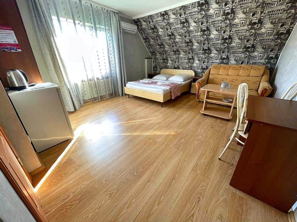 На Николаевской 25 — Четырёхместный номер полулюкс №1