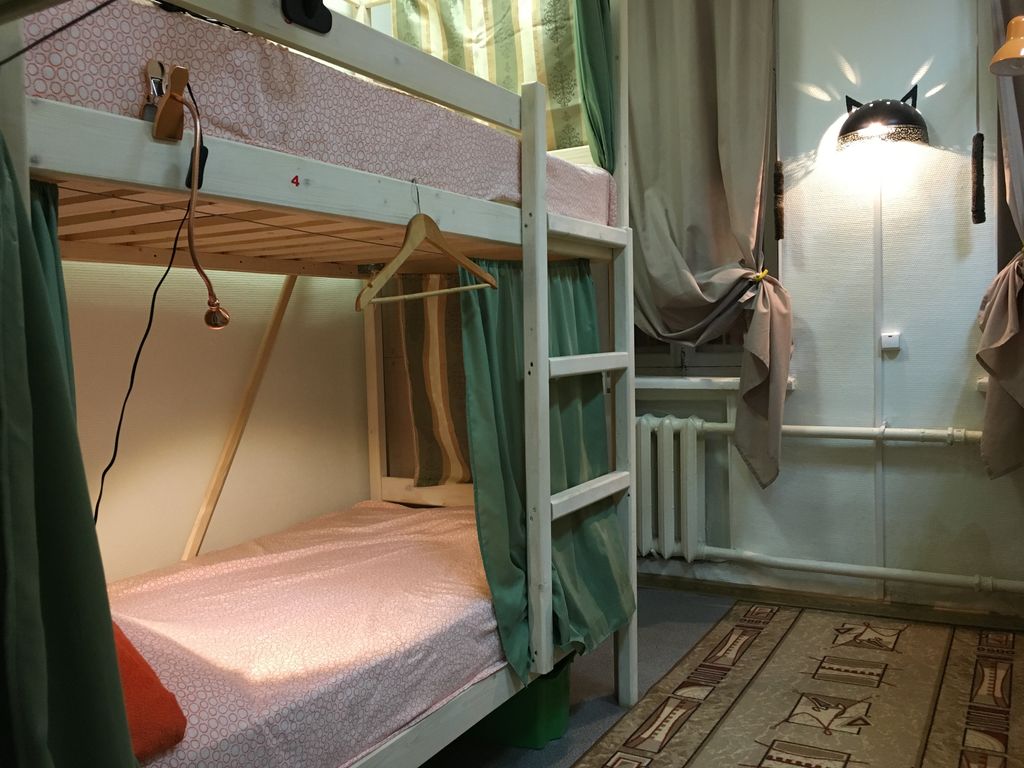 Пара Тапок — Многоместный женский номер нижнее место