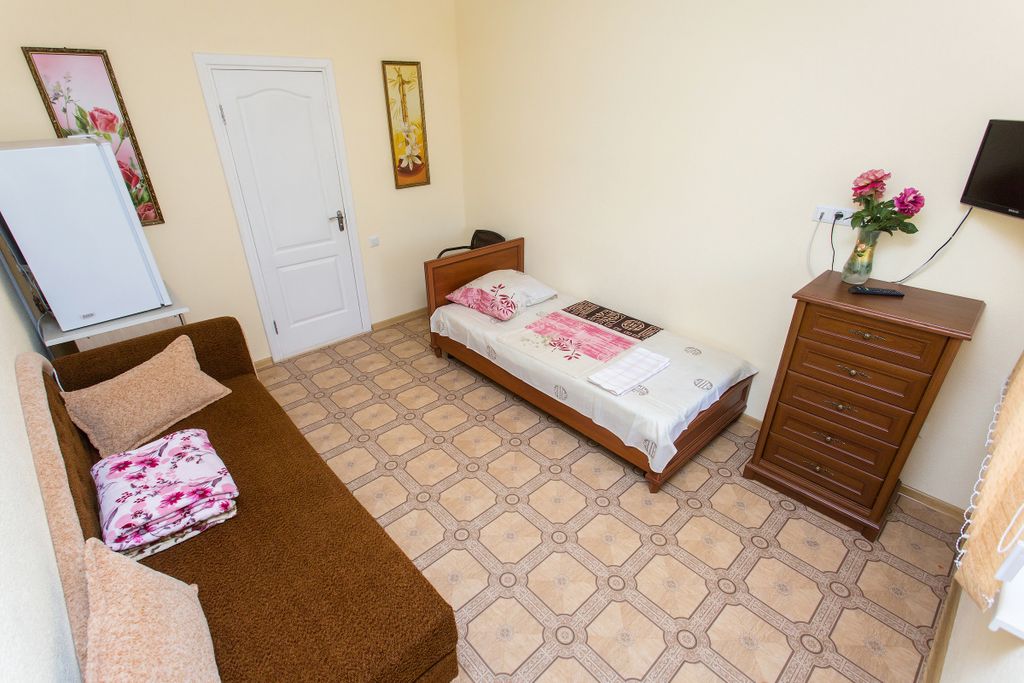 Крымский Дворик — Двухместный номер с 2 отдельными кроватями стандарт с видом на город