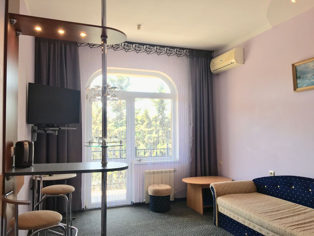 Южная ночь — Семейный номер люкс с видом на город