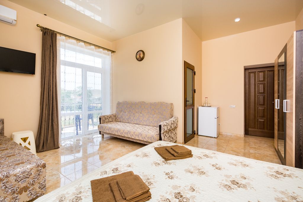 Георич — Четырёхместный номер люкс с балконом