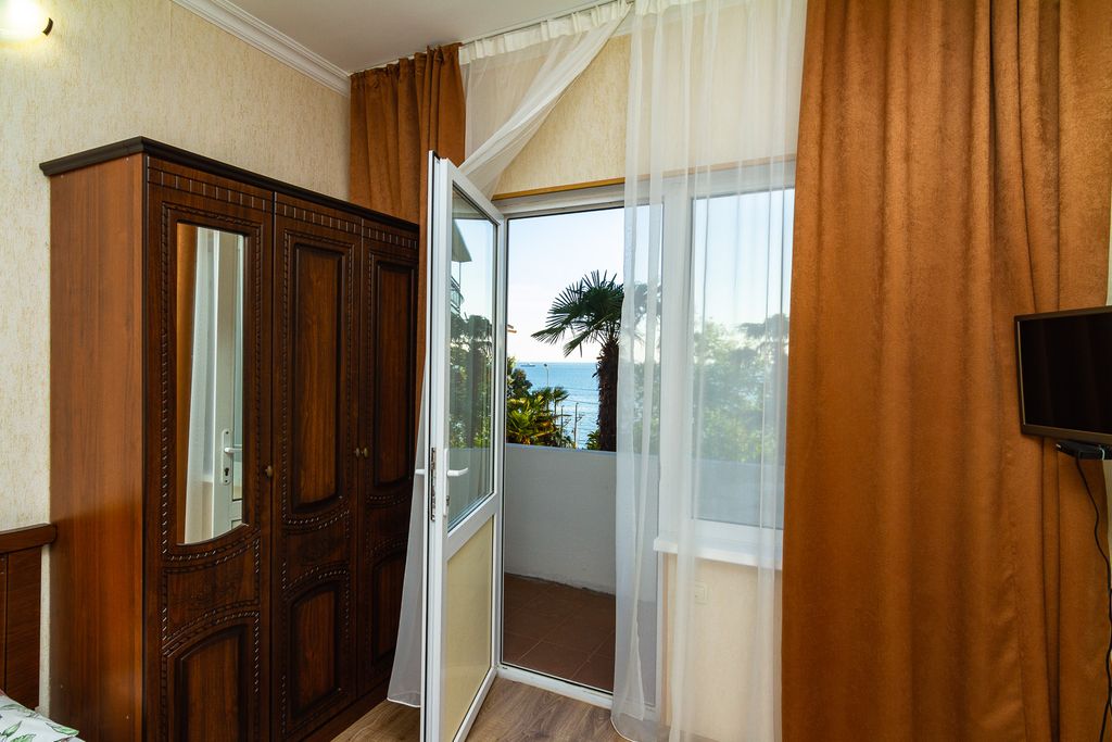 Жасмин — Семейный номер двухкомнатный с балконом