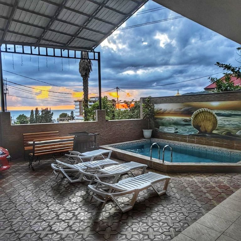 Ягодка — Семейный номер двухкомнатный с кухней и отдельным входом