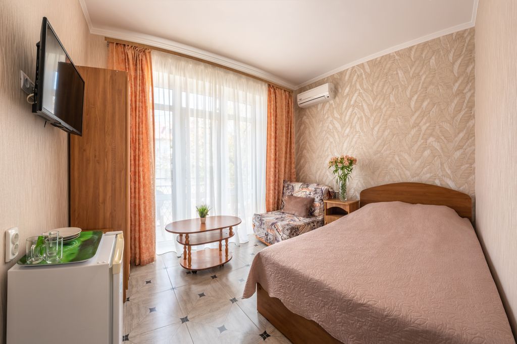 Ольга — Трёхместный номер стандарт с видом на город