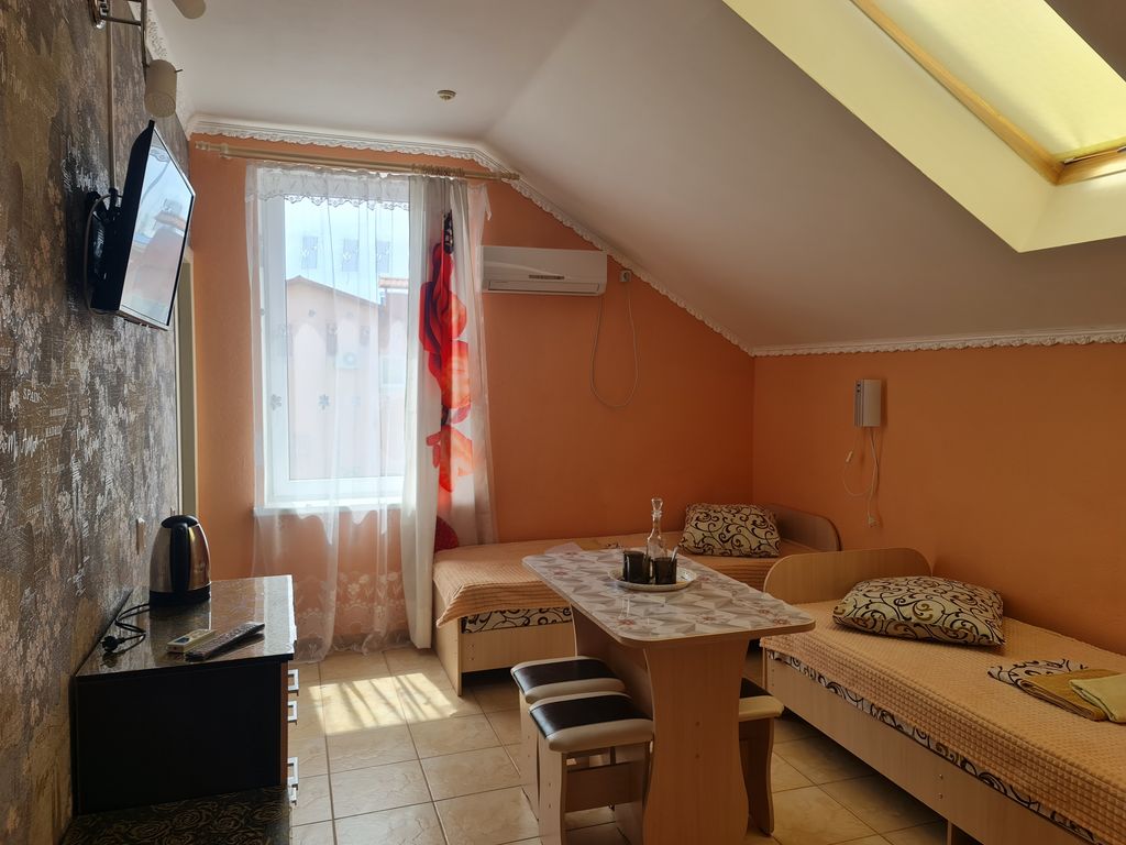 ДельфиниЯ — Трёхместный номер улучшенный