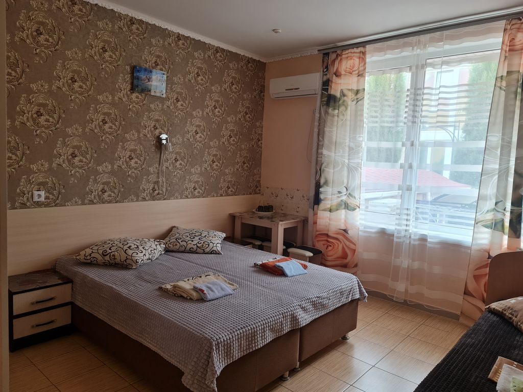 ДельфиниЯ — Трёхместный номер стандарт