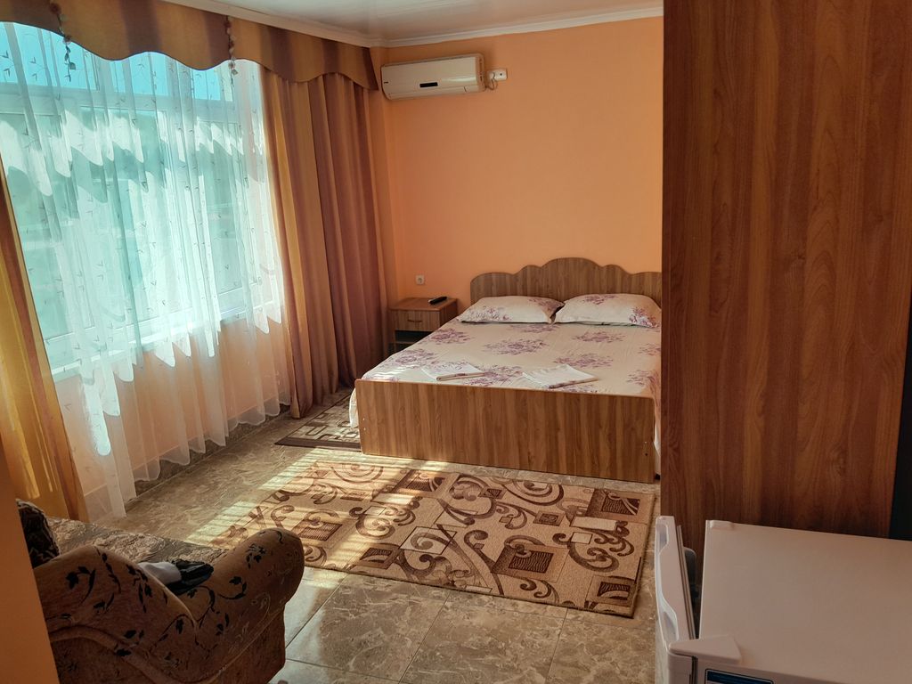 Сказочный мир — Семейный номер двухместный (стандарт) + раскладной диван на одно два места №202;203