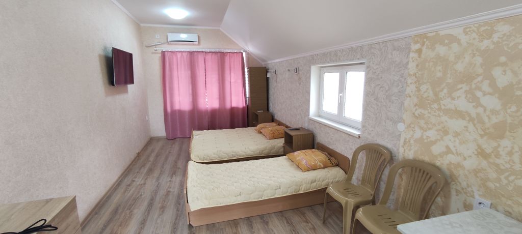 Ника — Трёхместный номер люкс с видом на горы