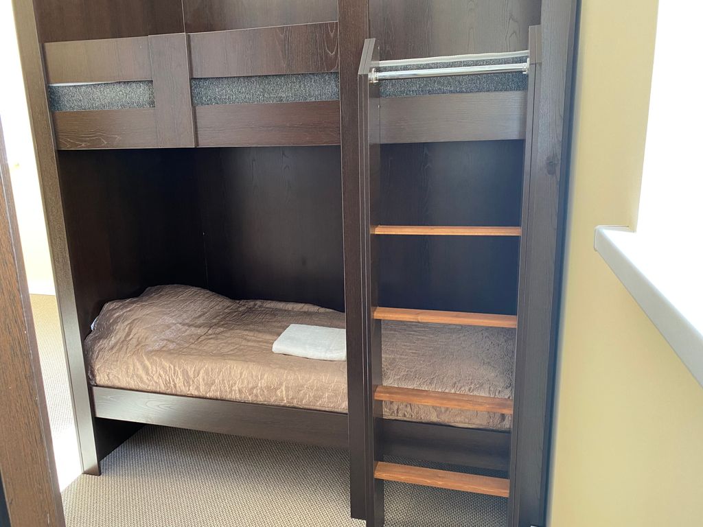 Полуостров — Многоместный смешанный номер эконом (душ/туалет общий)