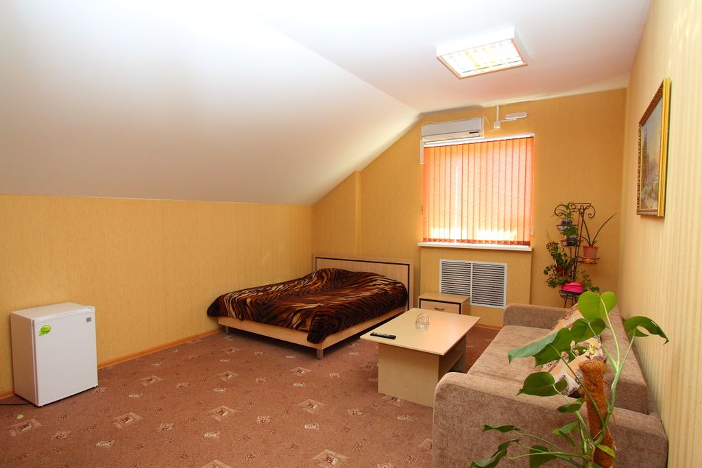 Med — Четырёхместный номер улучшенный с видом на город