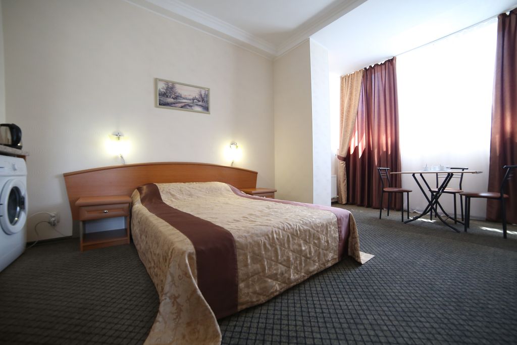 Фламинго — Семейный номер люкс с видом на горы