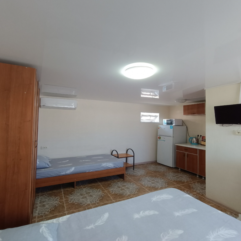 Маяк — Трёхместный номер улучшенный